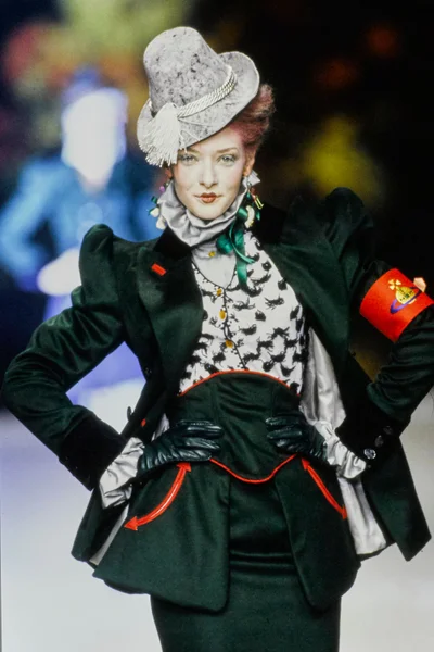 Look 15